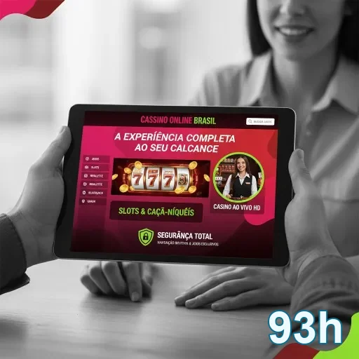 Usuários acessando o aplicativo cassino 93h em um tablet.